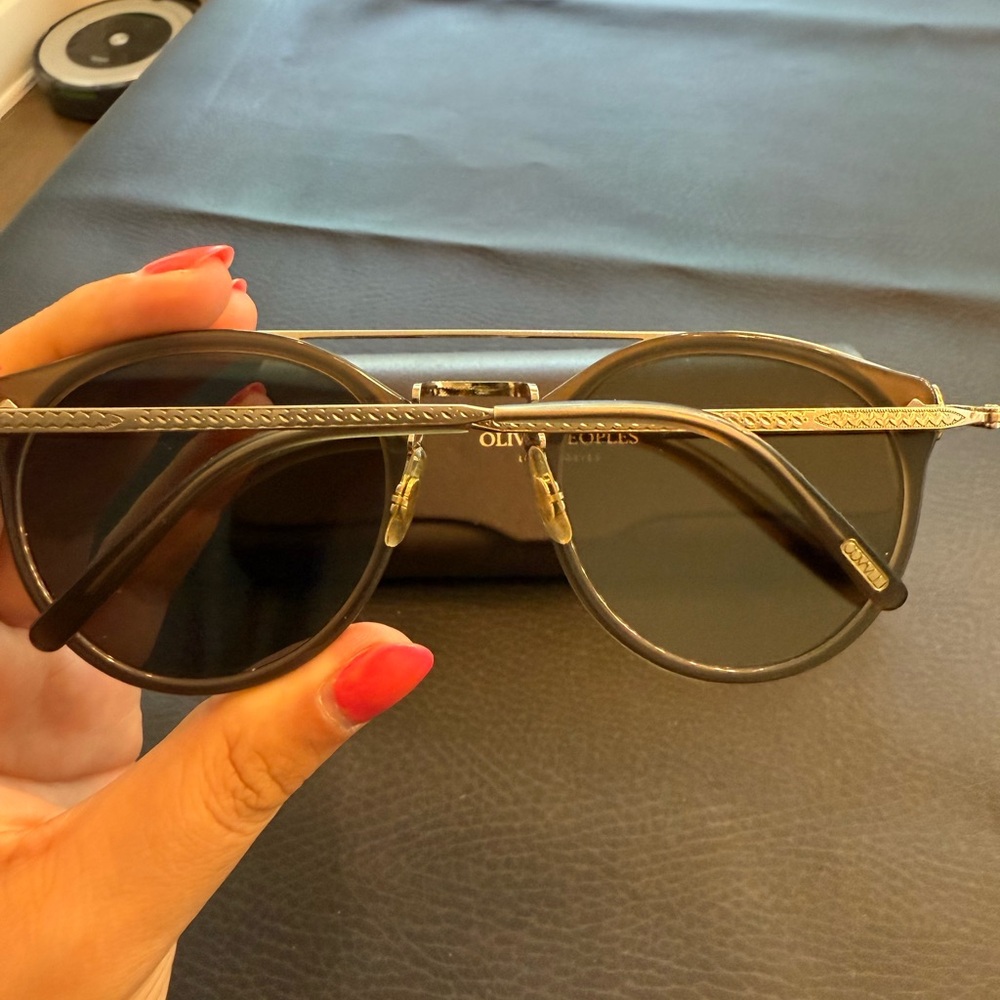 Oliver Peoples Elegant Eyewear - Picture 3 of 5